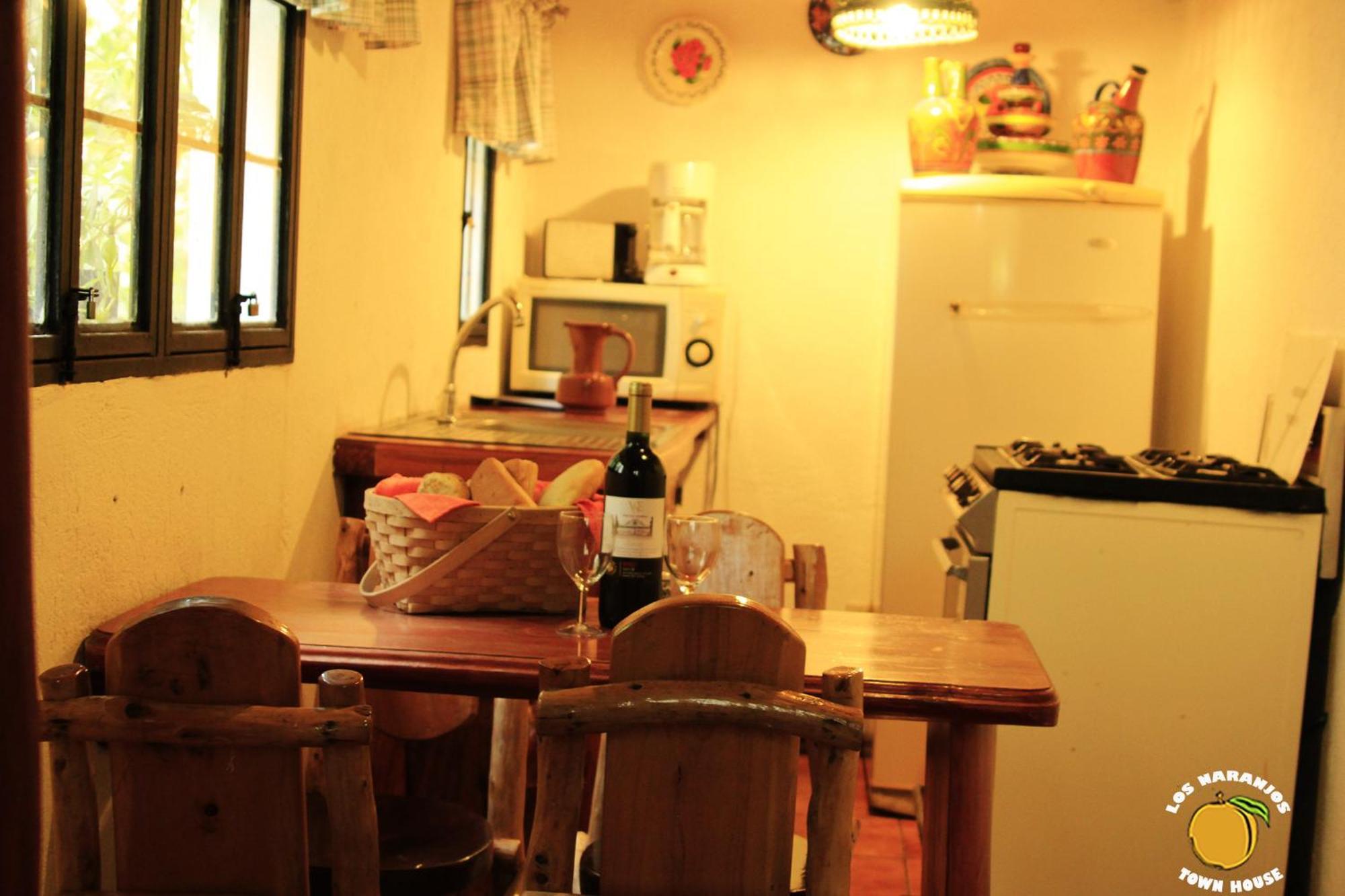 Los Naranjos Town Houses 部屋 写真