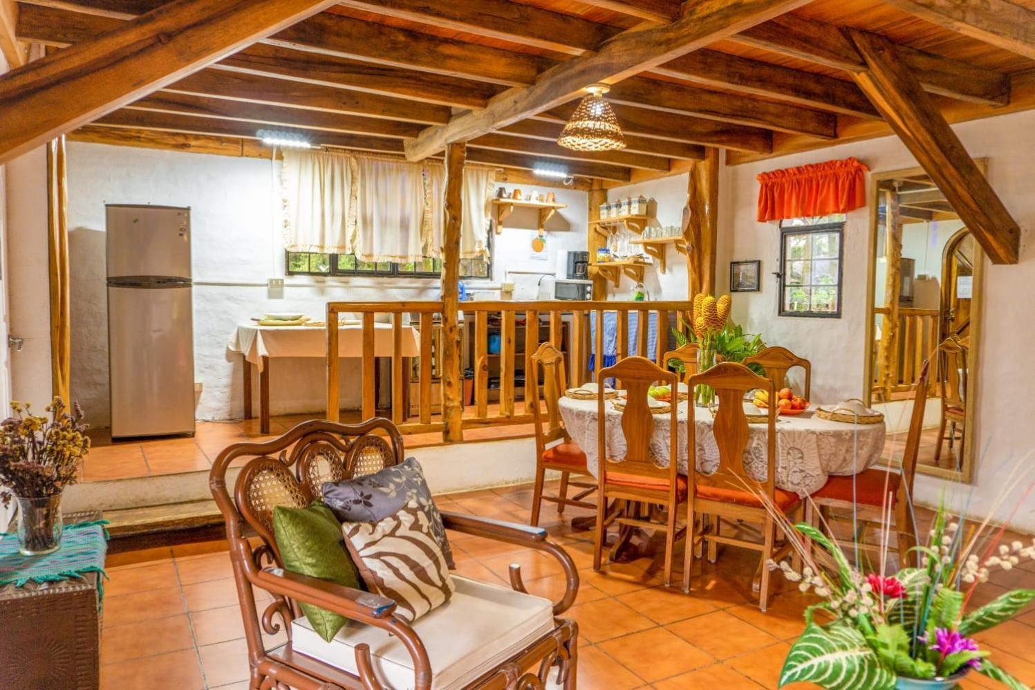 Los Naranjos Town Houses 部屋 写真